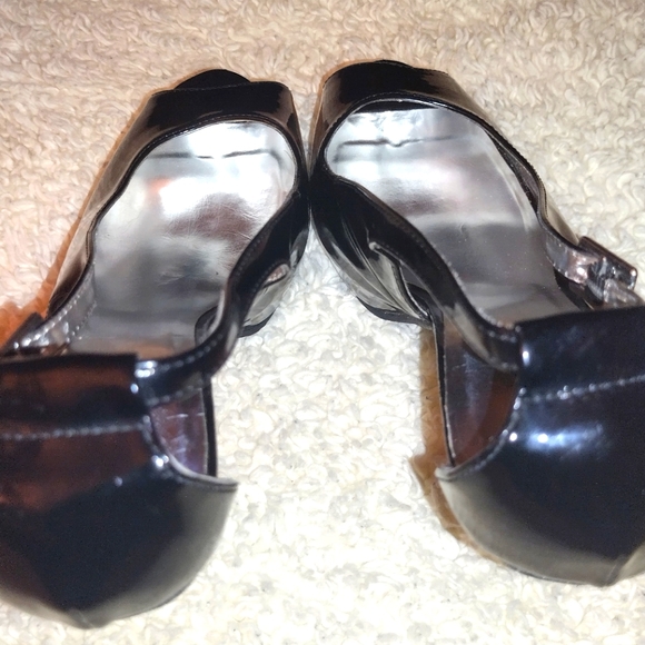 EUC Black patent leather Heels - Picture 5 of 5
